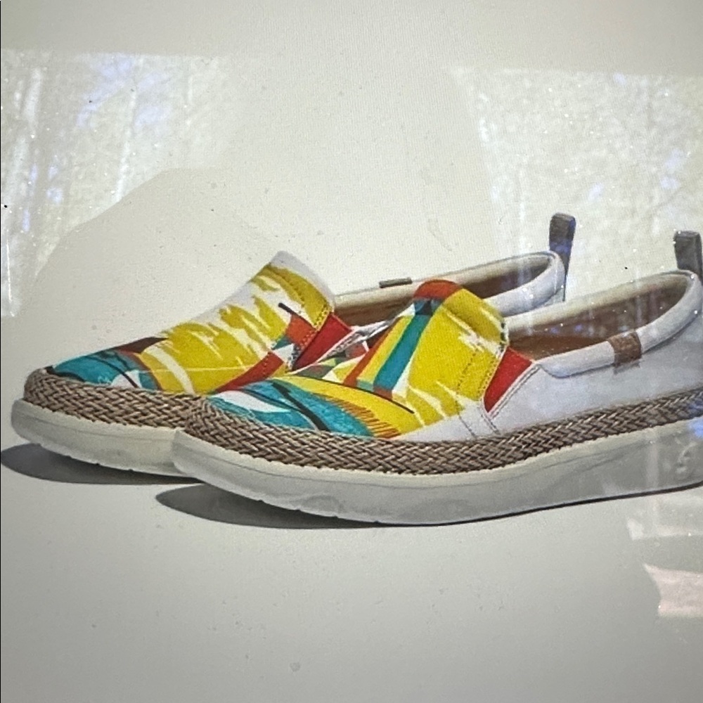 Uin Slip-On Canva Loafer Shoes, women’s size 8 1/2, “Surfing by Sea 2” style - Picture 5 of 17